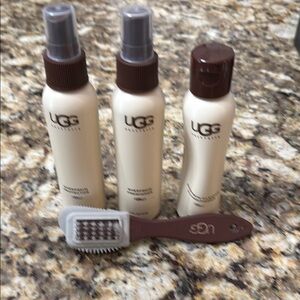UGG Essentials Care Kit with Brush